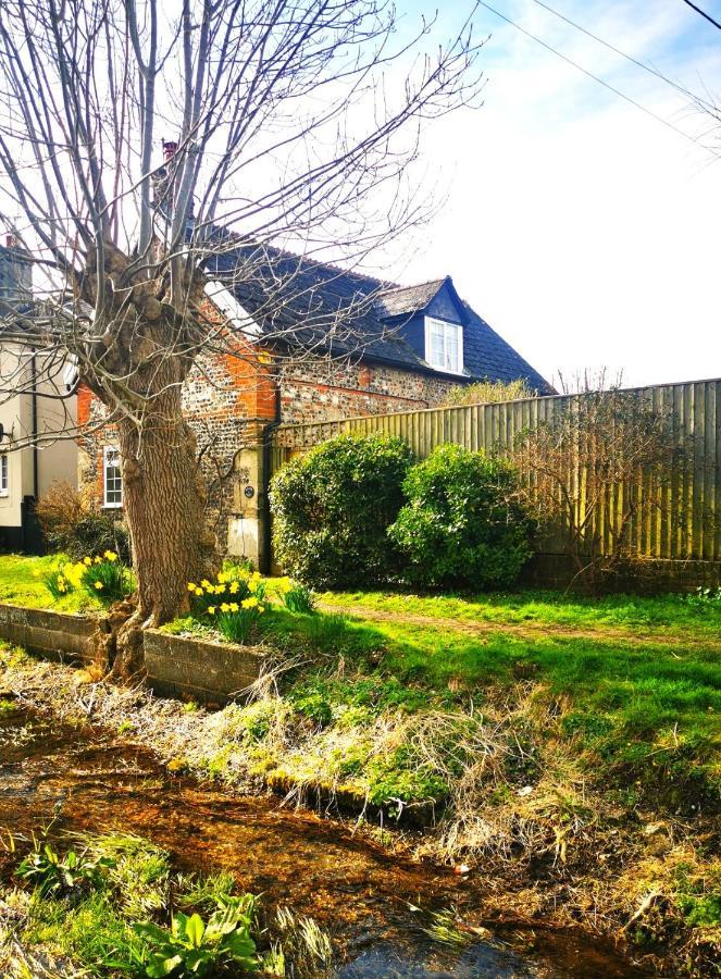 Historic, Traditional & Spacious Wiltshire Cottage Shrewton Exterior photo