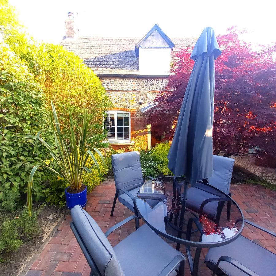 Historic, Traditional & Spacious Wiltshire Cottage Shrewton Exterior photo