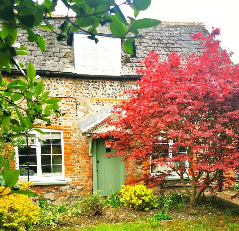 Historic, Traditional & Spacious Wiltshire Cottage Shrewton Exterior photo