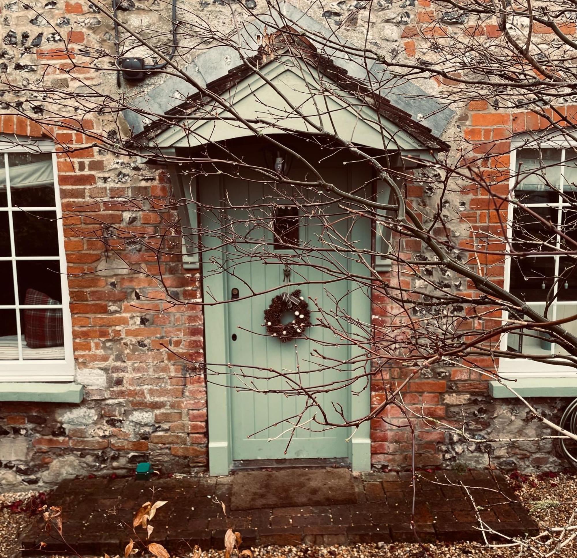 Historic, Traditional & Spacious Wiltshire Cottage Shrewton Exterior photo